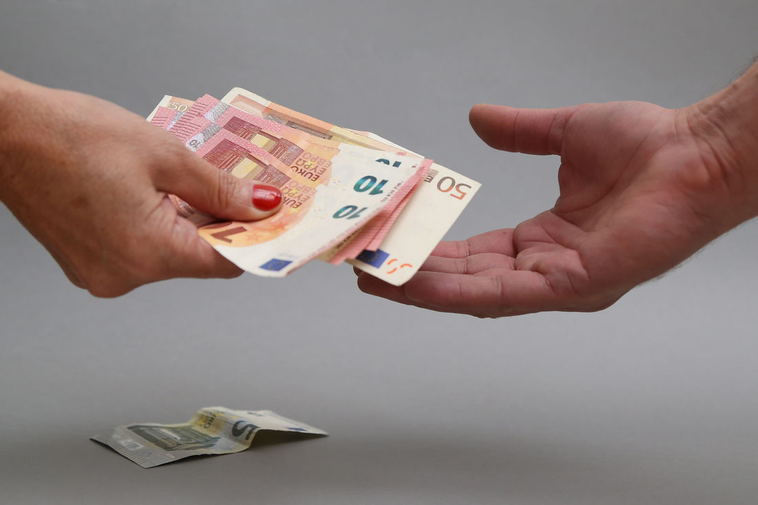 Valsts iestāde par 400 eiro “uz papīra” aicina darbā dežurantu ar ...