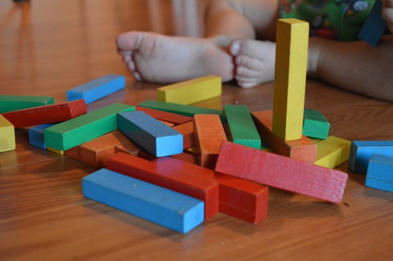 Chambre bébé Montessori : Un environnement d’apprentissage adapté